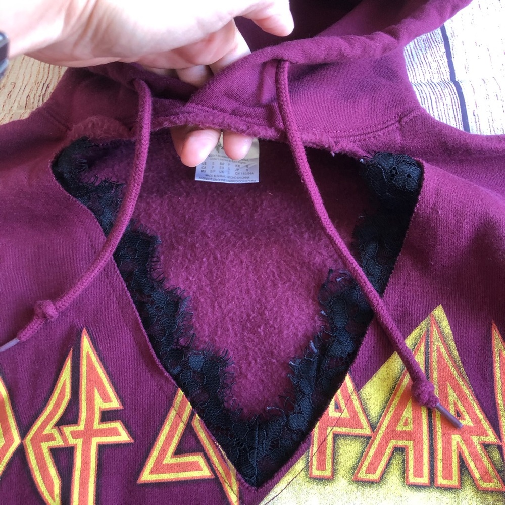 Def Leppard Hoodie Sweatshirt EUC Lace Small - Picture 4 of 11
